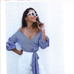 Zara stripped off the Shoulder blouse